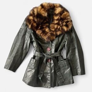 ⚠️SOLD⚠️ Vintage Dark Green Leather Coat with Fur Collar S